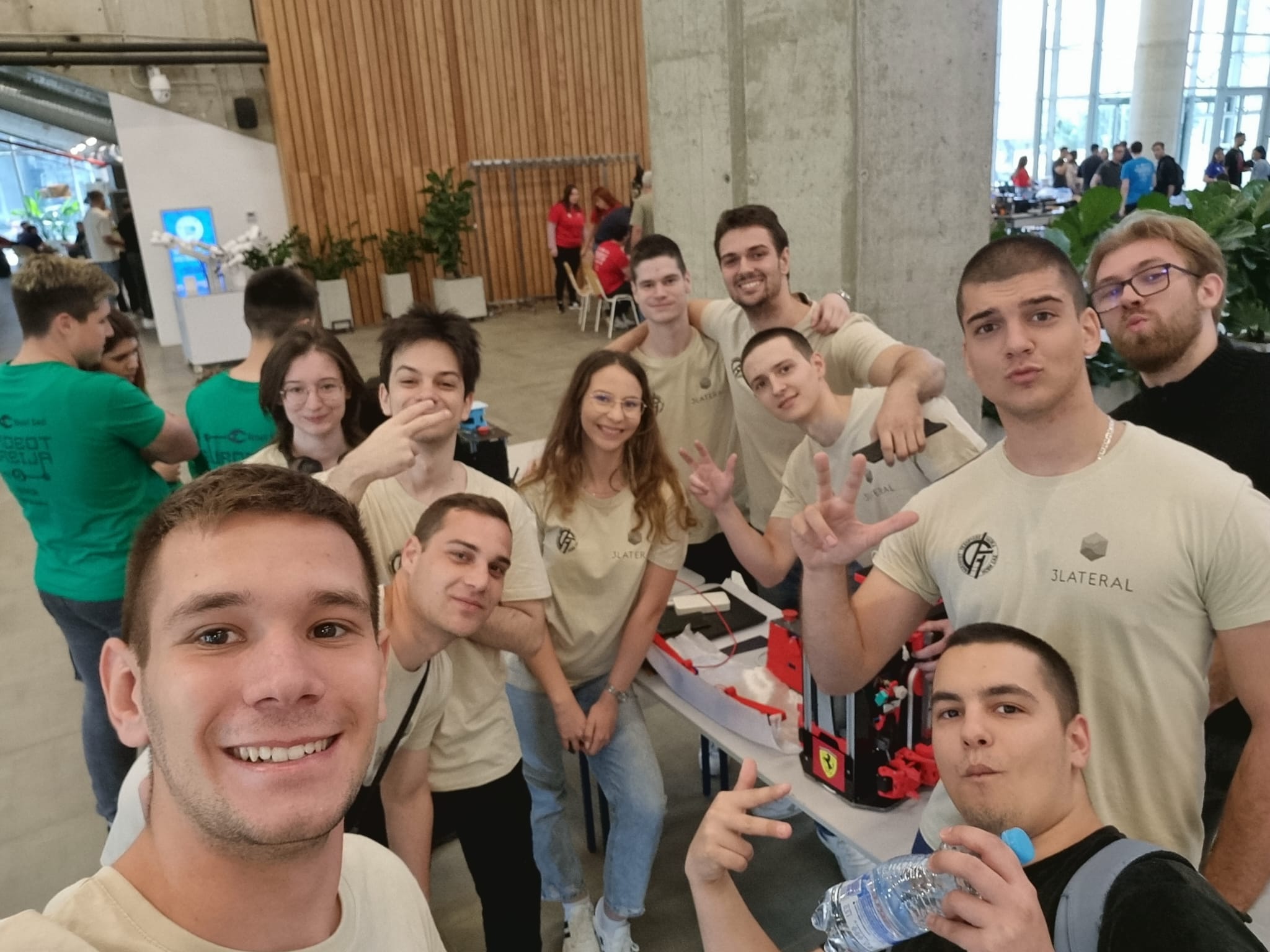 Tim sa robotom